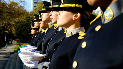 CADETES DE LA ESCUELA VUCETICH ENTREGARON ESCARAPELAS